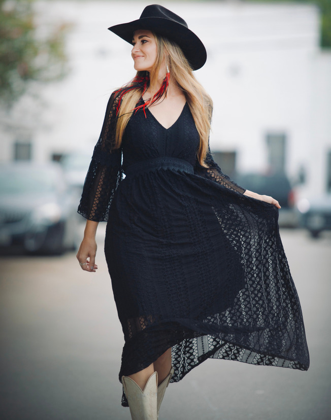 Read more about the article Bri Bagwell Launches Fall Fashion Collection With The Glam Wagon