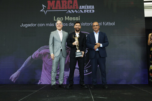 Read more about the article Lionel Messi Honored as the First Recipient of the MARCA America Award at Memorable Celebration