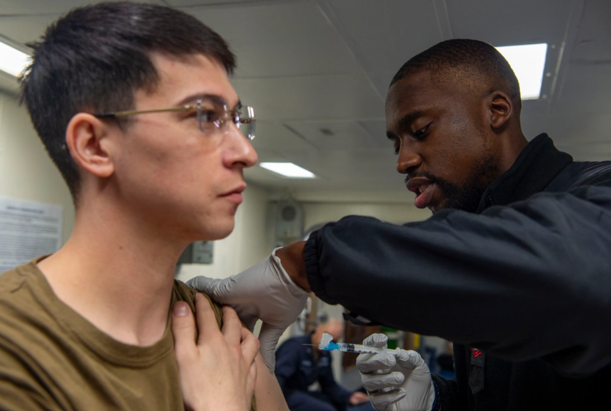 Read more about the article San Antonio native administers an influenza vaccination aboard USS Boxer